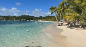 Plage de la caravelle vue de l'eau