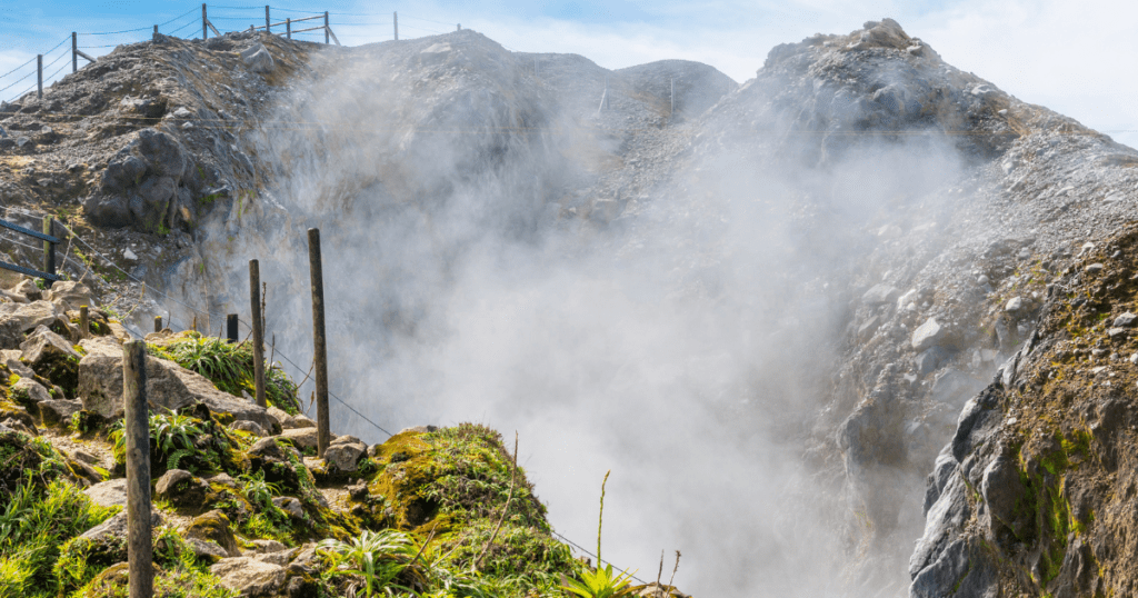 Monter la Soufrière en Guadeloupe est une activité gratuite à faire.