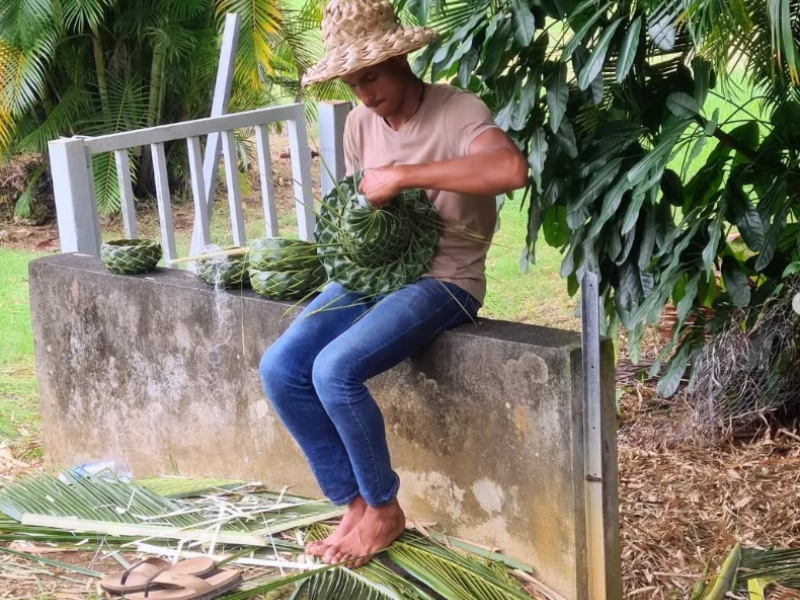 Atelier tressage de feuilles de cocotier guadeloupe