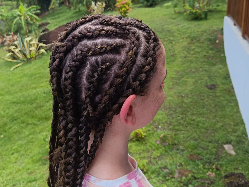 Tresses et nattes à domicile en Guadeloupe – Adultes et enfants