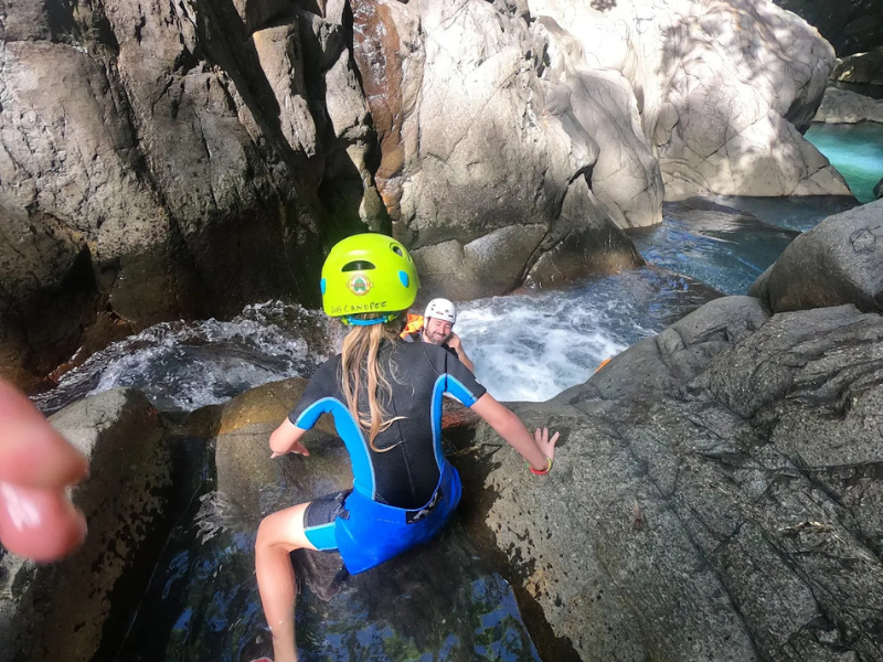 Canyoning tous niveaux enfants et adultes en Guadeloupe à Bouillante, débutant