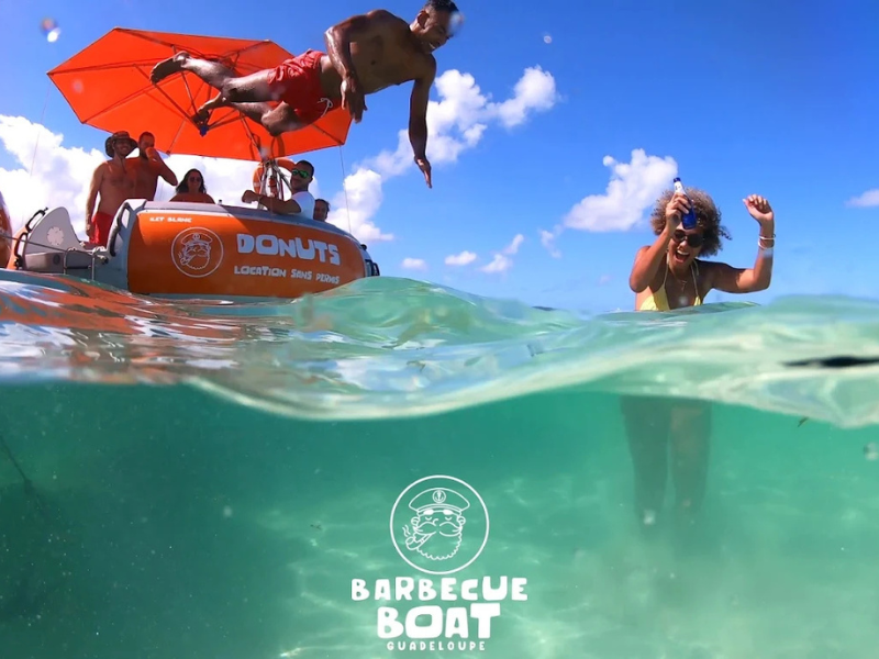 Louez un BBQ Boat Donuts à Sainte-Rose