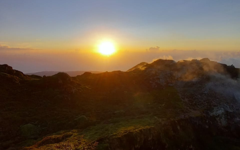 Soufrière au lever du soleil en Guadeloupe