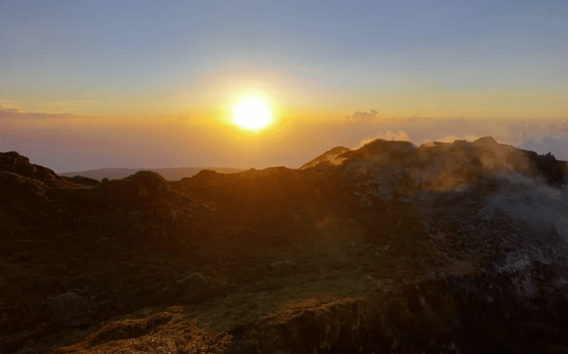 Soufrière au lever du soleil en Guadeloupe