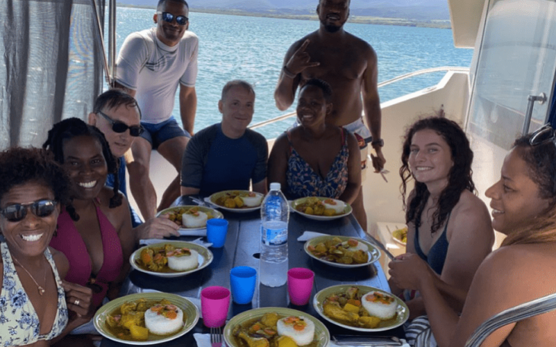 Excursion dans le grand cul de-sac marin en catamaran