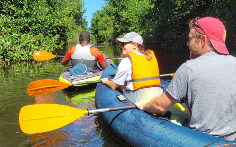 Excursion en kayak et halte gourmande à la kassaverie de Sainte-Rose