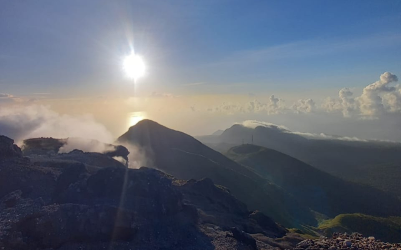 Soufrière au lever du soleil en Guadeloupe