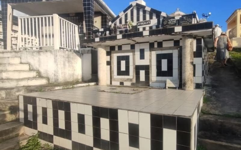 visite guidée du cimetière de Morne-à-l’Eau