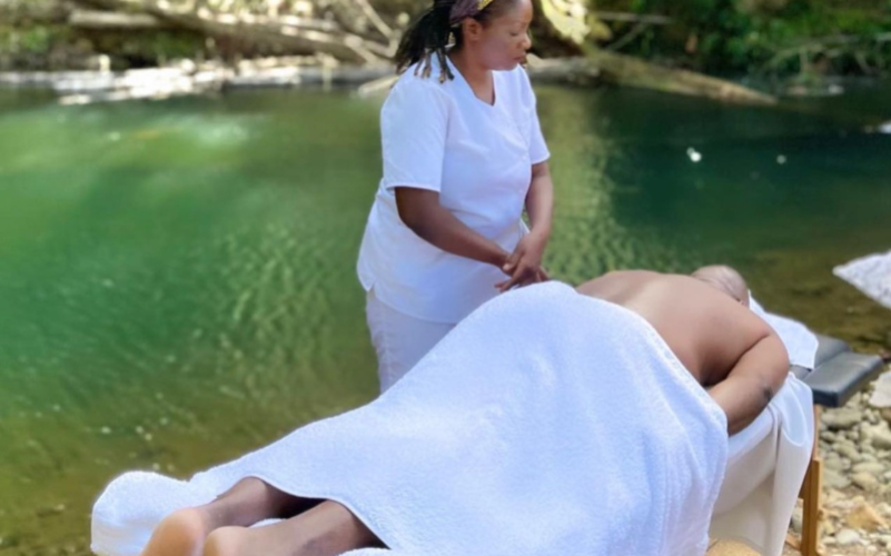 Massage à la rivière par KAre de toi