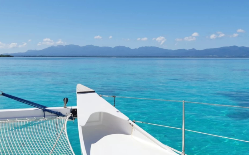 Excursion sur un cataraman atypique dans Grand cul-de-sac marin - Départ de Port-Louis
