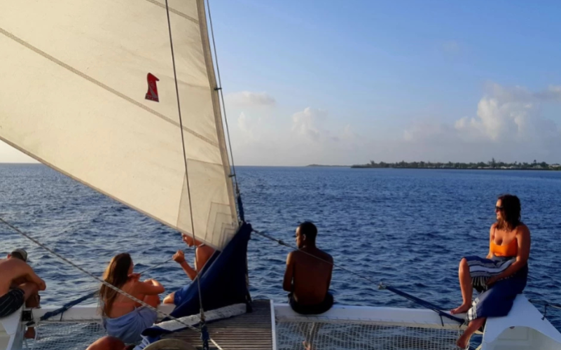Excursion sur un cataraman atypique dans Grand cul-de-sac marin - Départ de Port-Louis