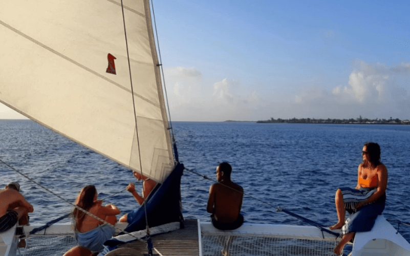 Excursion sur un cataraman atypique dans Grand cul-de-sac marin - Départ de Port-Louis
