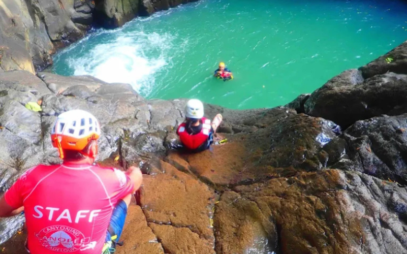 Canyoning à bouillante en Guadeloupe (4)