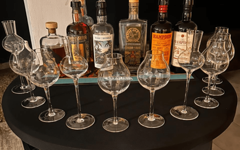 Dégustation de rhum en Guadeloupe avec un caviste expert