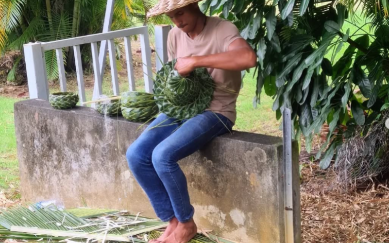 Atelier tressage de feuilles de cocotier guadeloupe