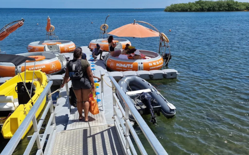 Louez un BBQ Boat Donuts à Sainte-Rose