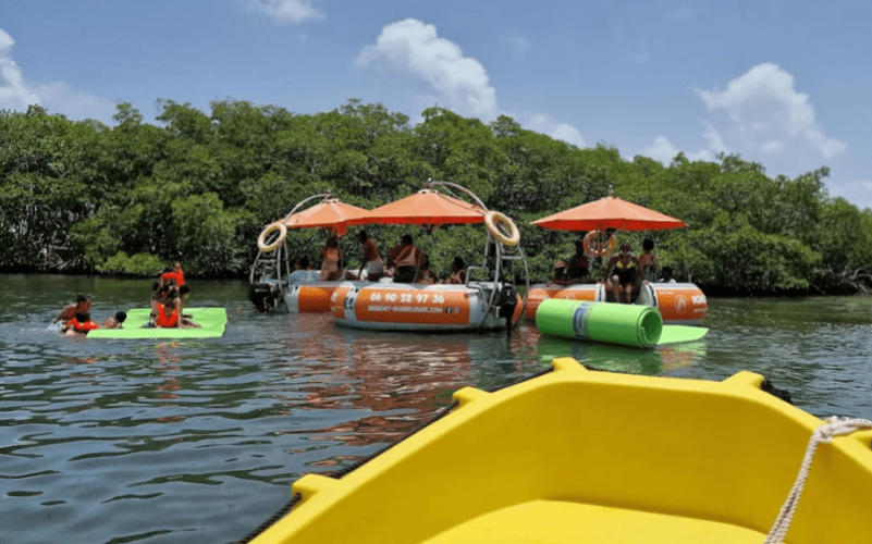 Louez un BBQ Boat Donuts à Sainte-Rose