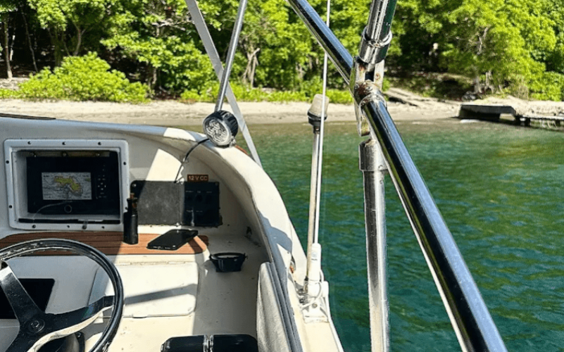 réserve naturelle Grand Cul de Sac Marin, snorkeling épave Guadeloupe, excursion mangrove Rivière Salée, bateau lagon Guadeloupe, îlet Caret Guadeloupe.