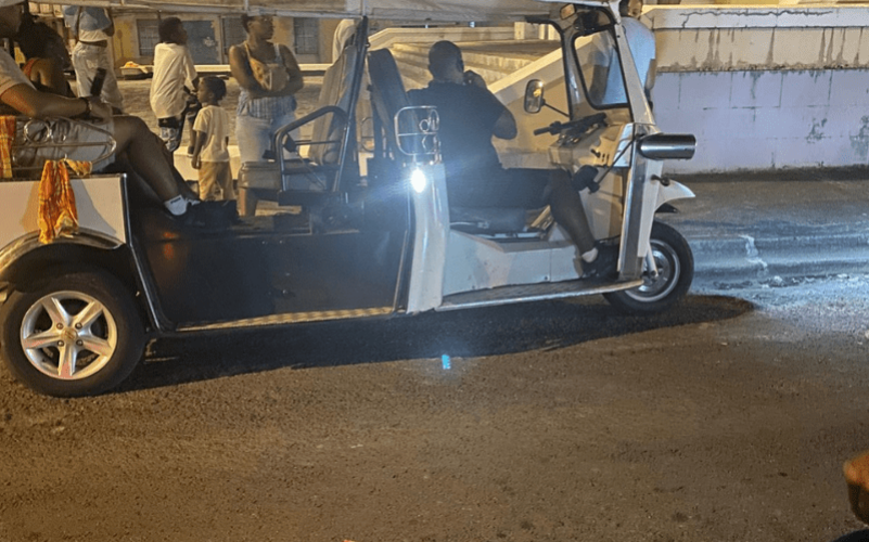 Découvrez Pointe-à-Pitre de nuit en tuktuk électrique