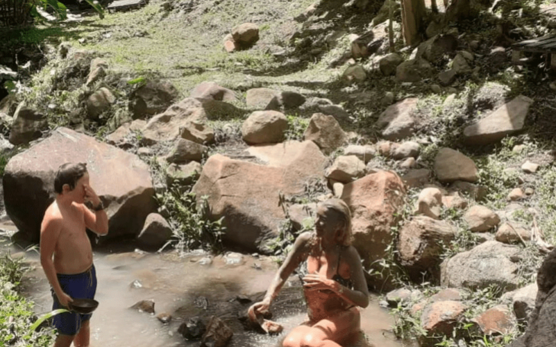 Rituel massage d'argile en Guadeloupe par roots evasion