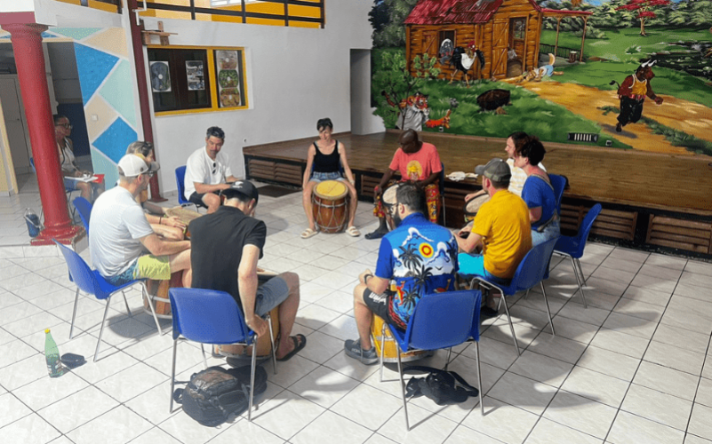 Initiation au Gwoka dans la ville de Sainte-Anne en Guadeloupe